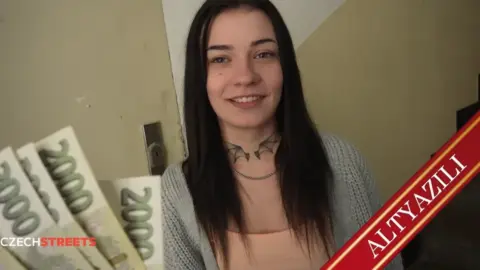 Kızın Evine Gizlice Gelen Adam Annesi Evdeyken Kızını Sikti